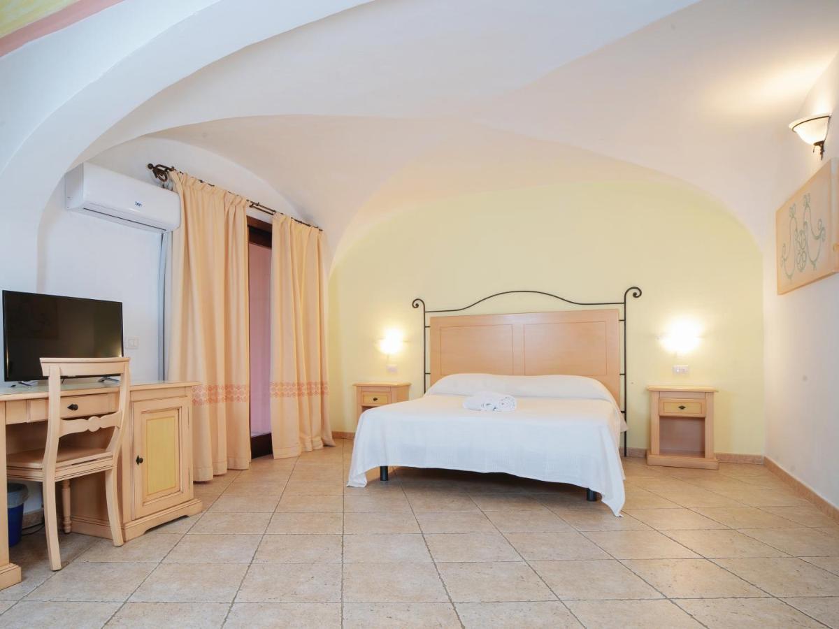 Hotel Pedra Santa Бая Сардиния Екстериор снимка